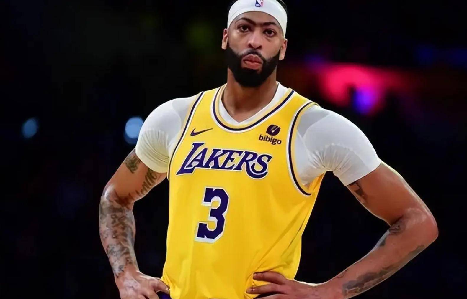 开云官网首页-浓眉在比赛中受伤退赛，凯尔特人主帅表示担忧的简单介绍